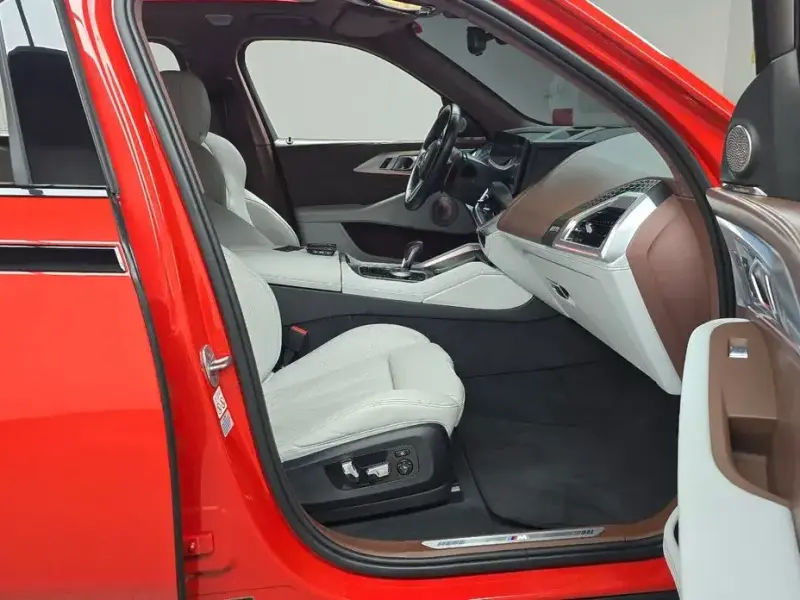 2023 BMW XM с пробегом 7 884 км