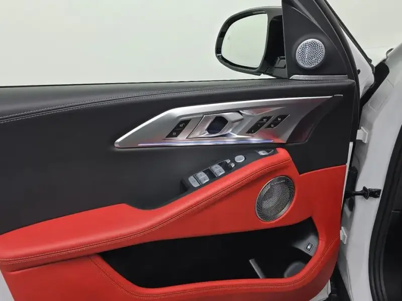 2025 BMW XM с пробегом 5 803 км