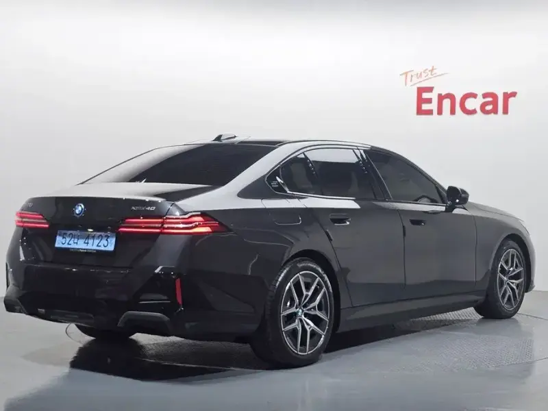 2025 BMW i5 с пробегом 1 015 км