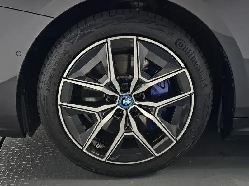 2024 BMW i5 с пробегом 22 603 км