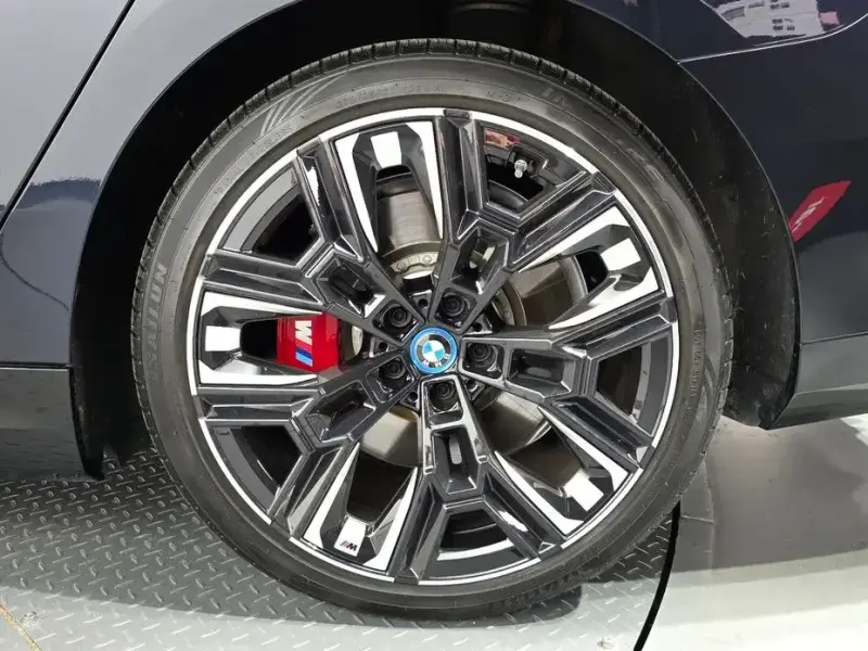 2023 BMW i5 с пробегом 71 399 км