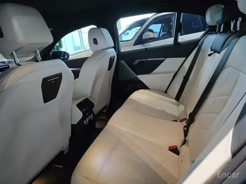 2025 BMW i5 с пробегом 12 901 км