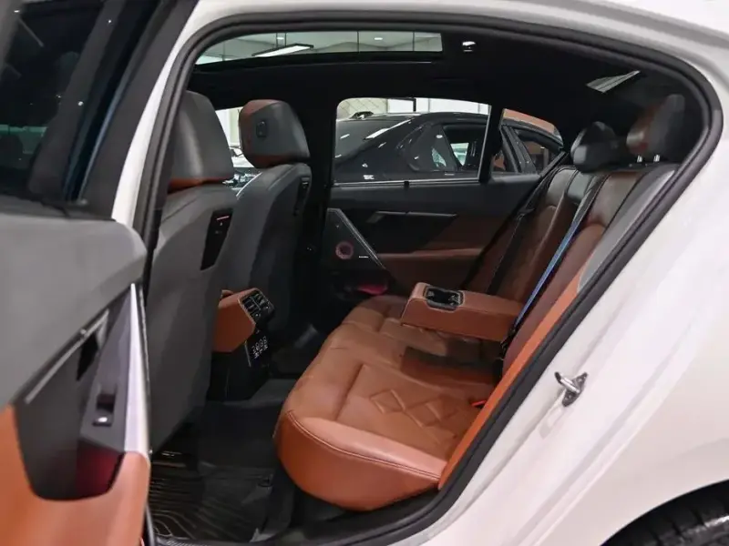 2023 BMW i5 с пробегом 35 386 км