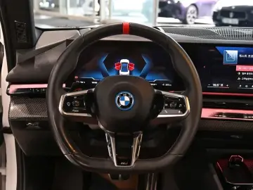 2023 BMW i5 с пробегом 35 386 км
