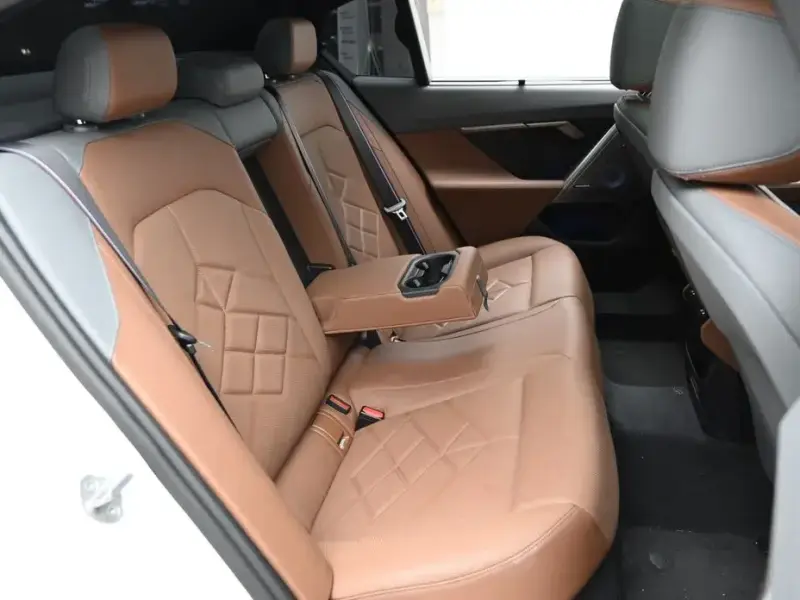 2023 BMW i5 с пробегом 34 105 км