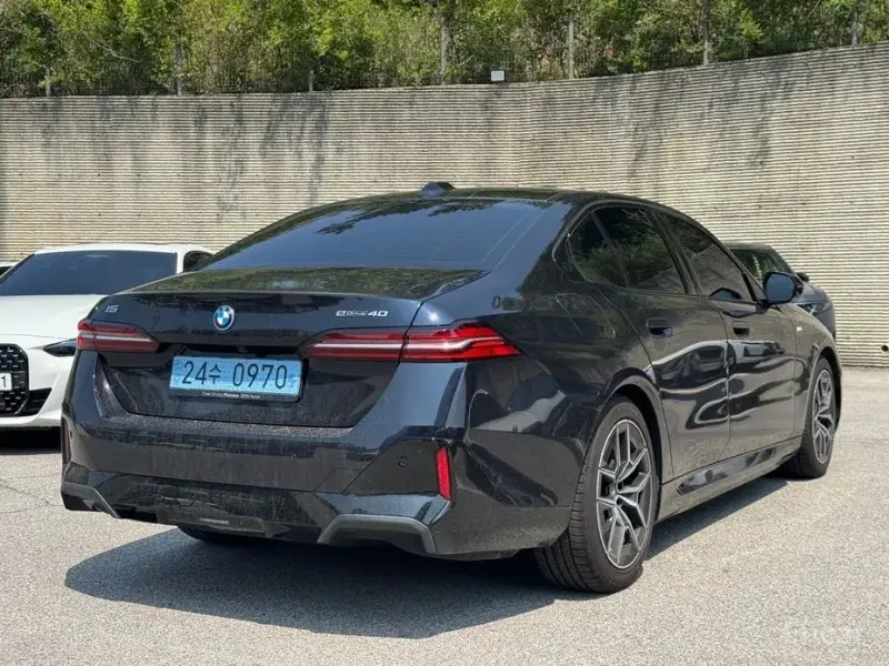 2025 BMW i5 с пробегом 12 901 км