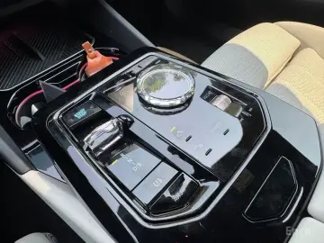 2025 BMW i5 с пробегом 12 901 км