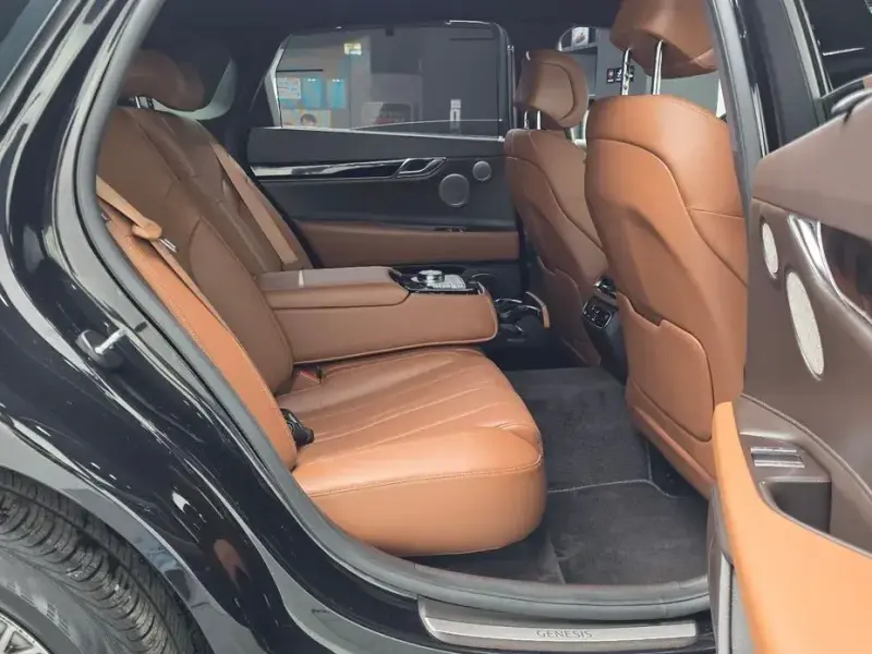 2023 Genesis G80 с пробегом 31 998 км