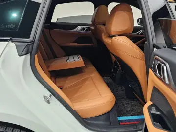 2022 BMW i4 с пробегом 62 461 км