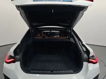 2022 BMW i4 с пробегом 62 461 км