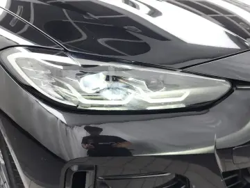 2022 BMW i4 с пробегом 68 060 км