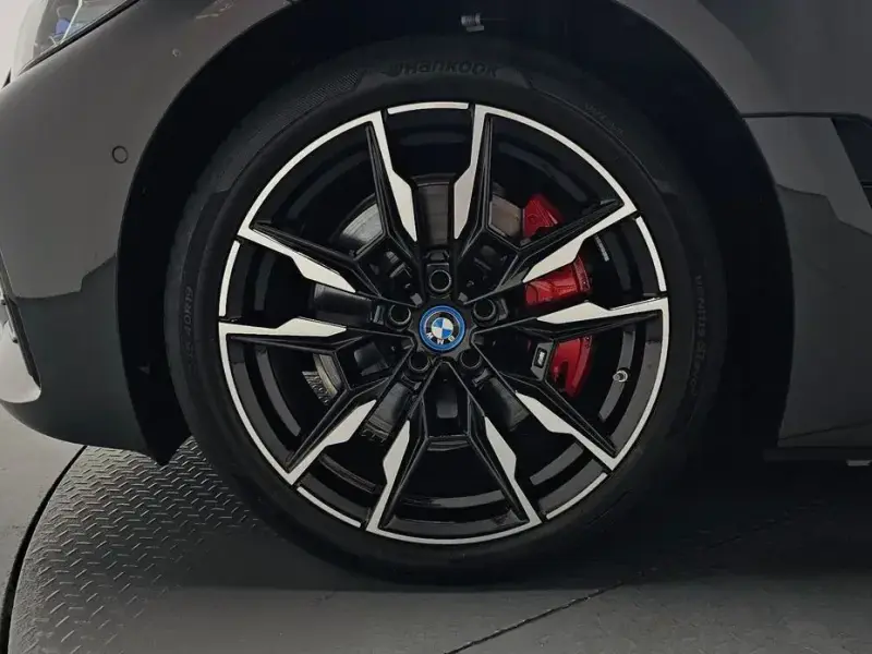 2024 BMW i4 с пробегом 36 983 км