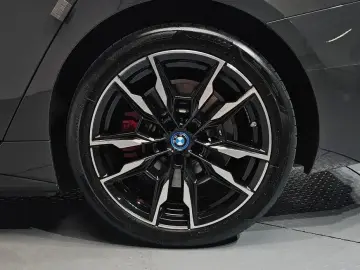 2024 BMW i4 с пробегом 36 983 км
