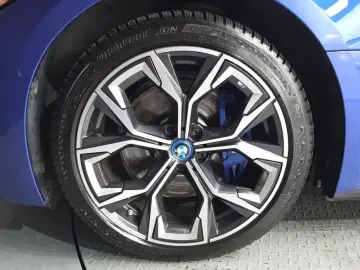 2022 BMW i4 с пробегом 34 378 км