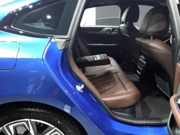 2022 BMW i4 с пробегом 34 378 км