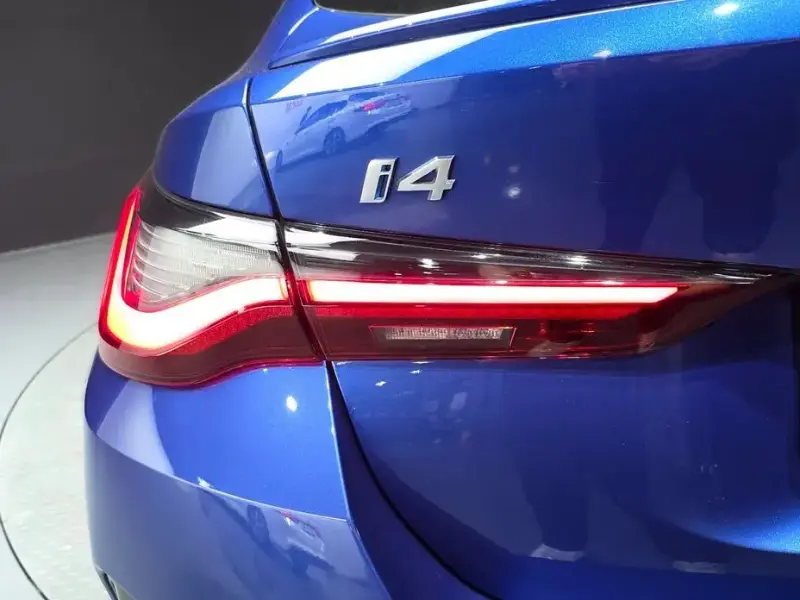 2022 BMW i4 с пробегом 34 378 км