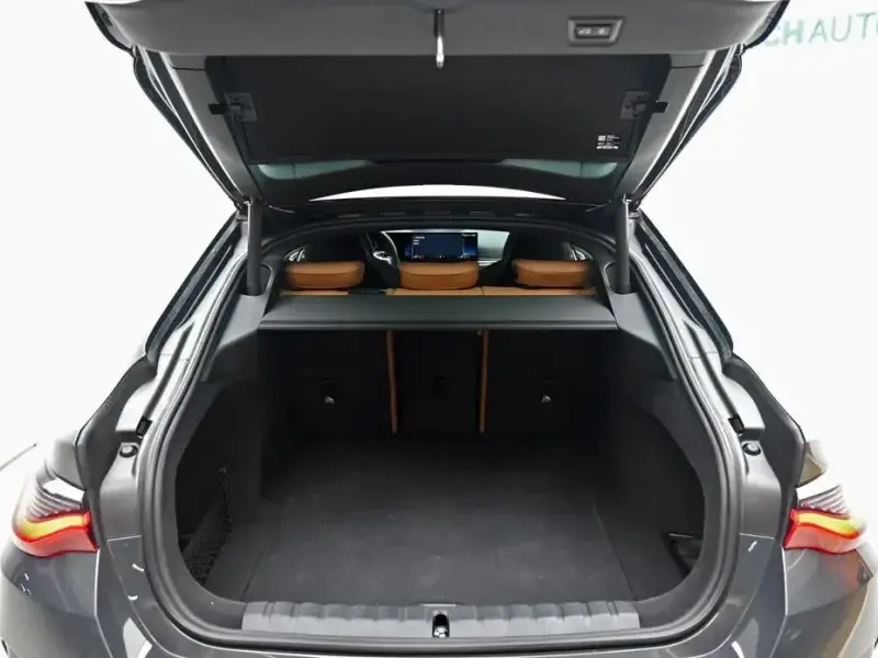2024 BMW i4 с пробегом 10 358 км