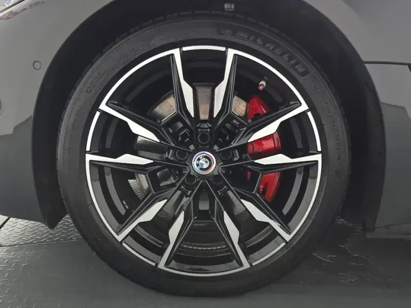2024 BMW i4 с пробегом 90 880 км