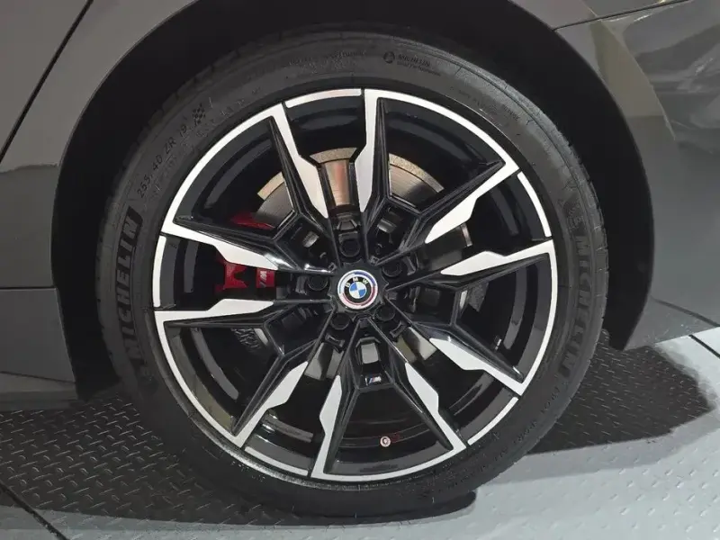 2024 BMW i4 с пробегом 90 880 км
