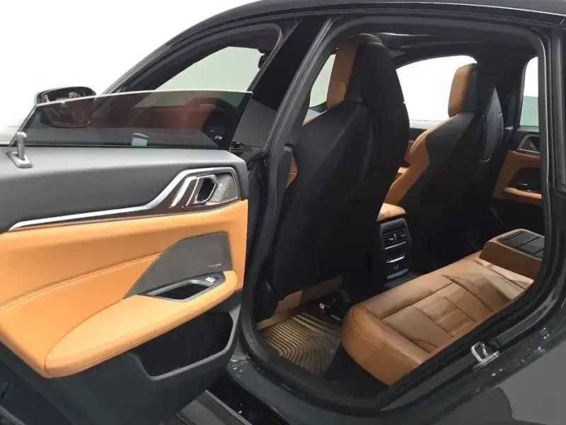 2024 BMW i4 с пробегом 90 880 км