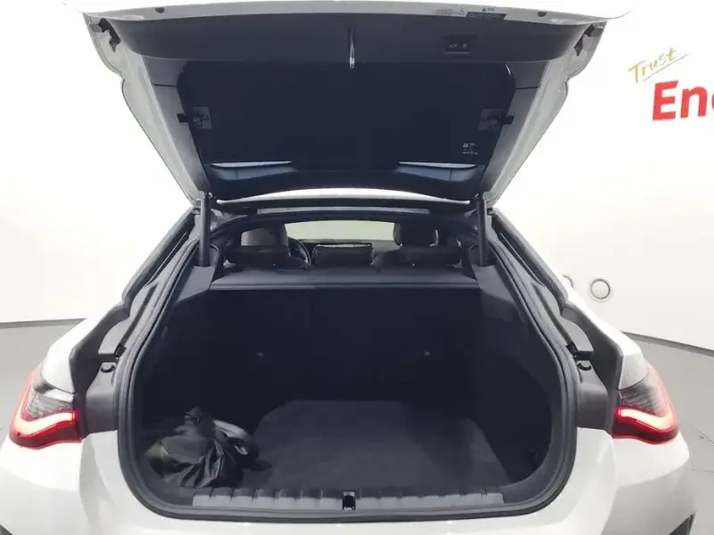 2023 BMW i4 с пробегом 37 284 км