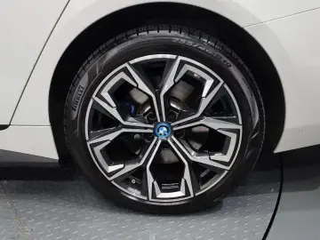 2023 BMW i4 с пробегом 37 284 км