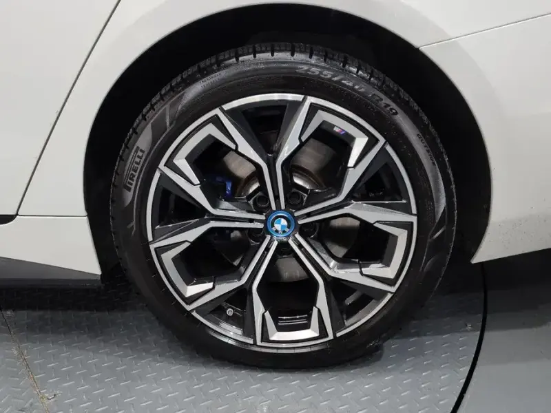 2023 BMW i4 с пробегом 37 284 км