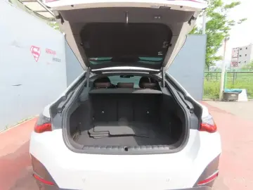 2023 BMW i4 с пробегом 99 514 км
