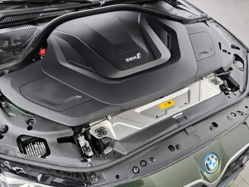2022 BMW i4 с пробегом 35 316 км