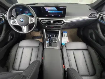 2022 BMW i4 с пробегом 35 316 км