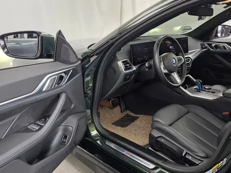 2022 BMW i4 с пробегом 35 316 км