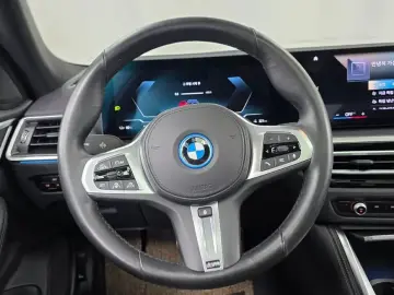 2022 BMW i4 с пробегом 35 316 км