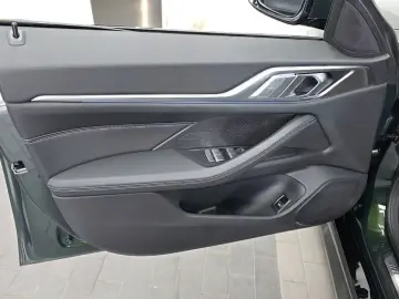 2022 BMW i4 с пробегом 35 316 км