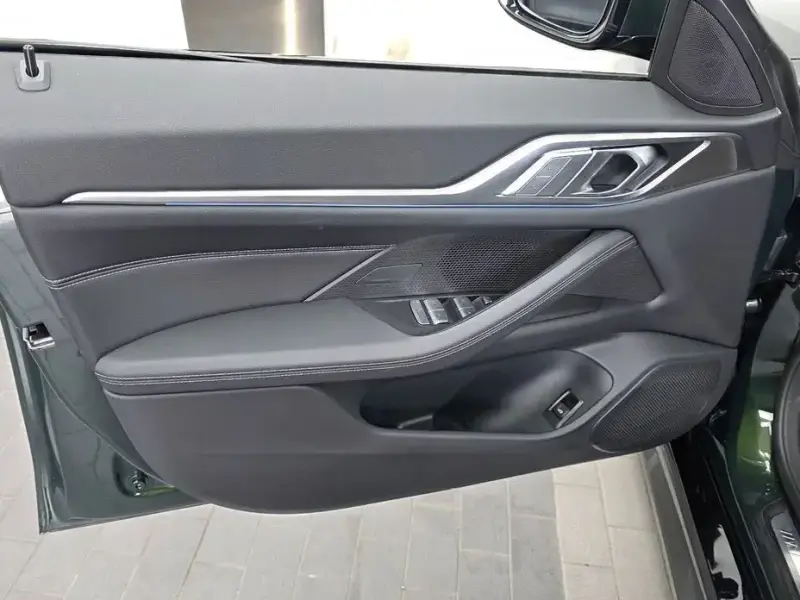 2022 BMW i4 с пробегом 35 316 км