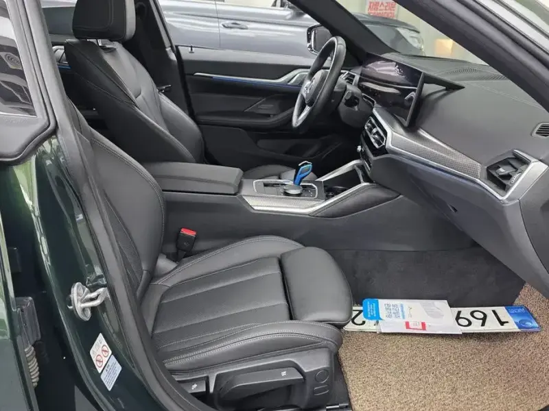2022 BMW i4 с пробегом 35 316 км
