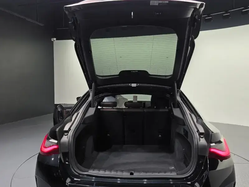 2022 BMW i4 с пробегом 46 102 км