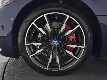 2022 BMW i4 с пробегом 39 485 км