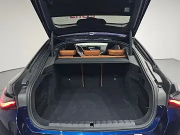 2022 BMW i4 с пробегом 39 485 км