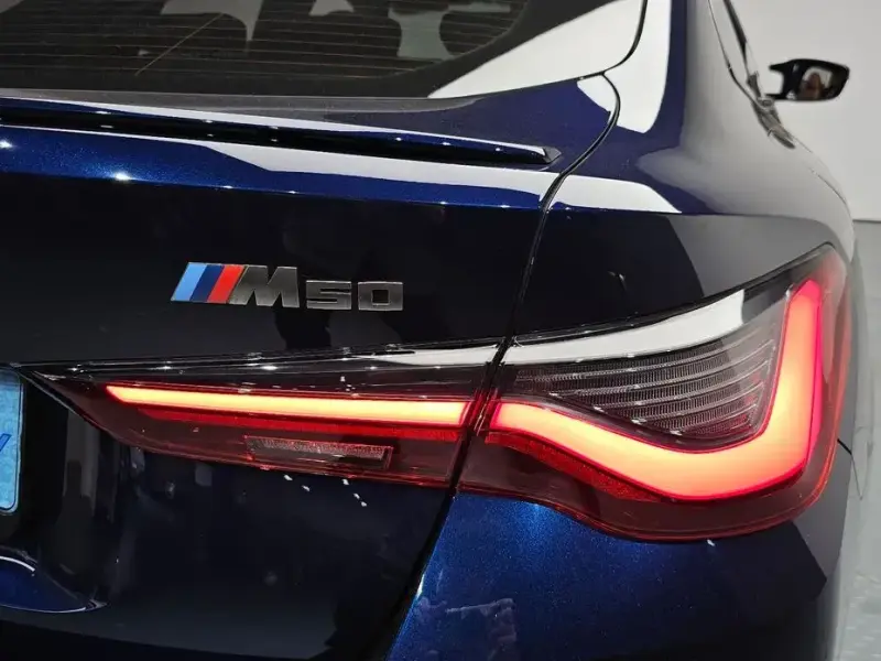 2022 BMW i4 с пробегом 39 485 км