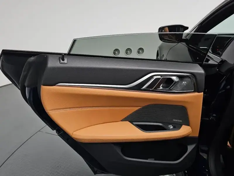 2022 BMW i4 с пробегом 39 485 км