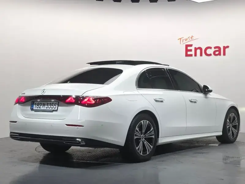2025 Mercedes-Benz E-Класс с пробегом 1 266 км