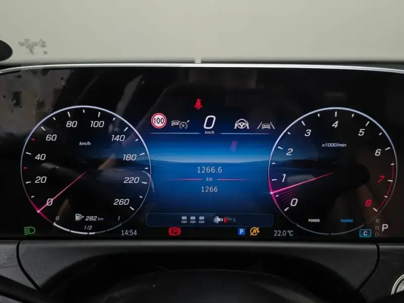 2025 Mercedes-Benz E-Класс с пробегом 1 266 км