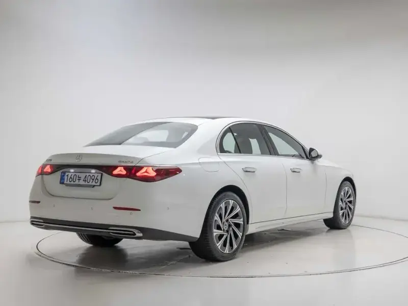 2025 Mercedes-Benz E-Класс с пробегом 1 142 км