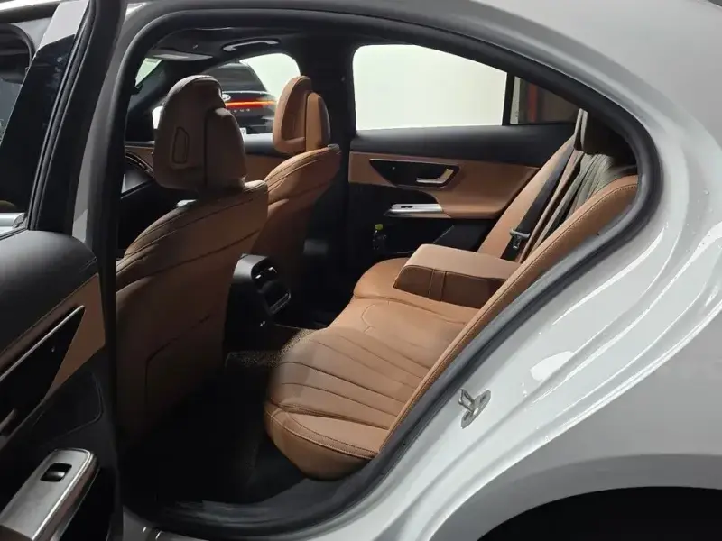 2025 Mercedes-Benz E-Класс с пробегом 6 380 км
