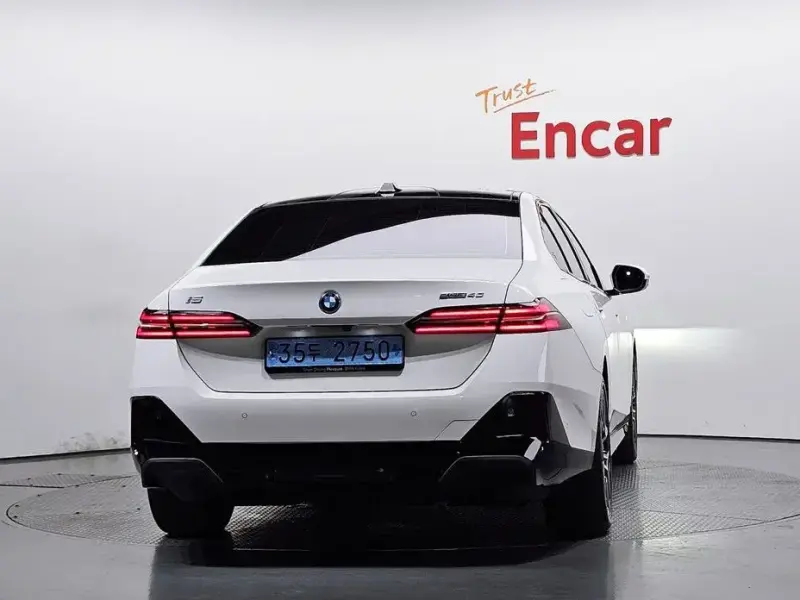 2023 BMW i5 с пробегом 27 830 км