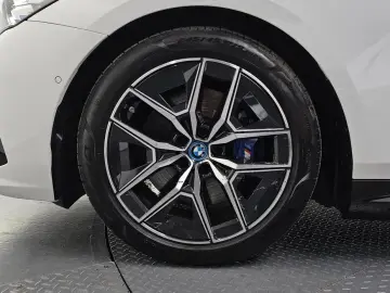 2023 BMW i5 с пробегом 27 830 км