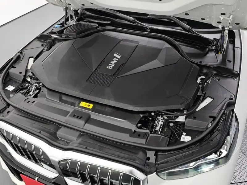 2023 BMW i5 с пробегом 27 830 км