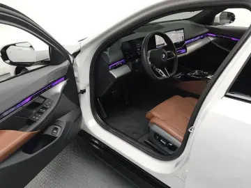 2023 BMW i5 с пробегом 27 830 км