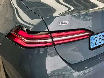 2024 BMW i5 с пробегом 51 623 км