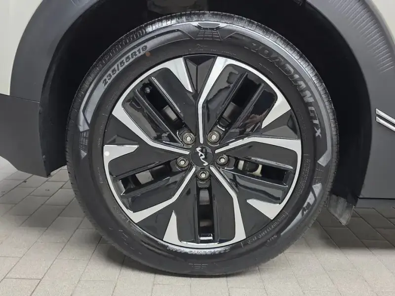 2023 Kia EV6 с пробегом 24 939 км